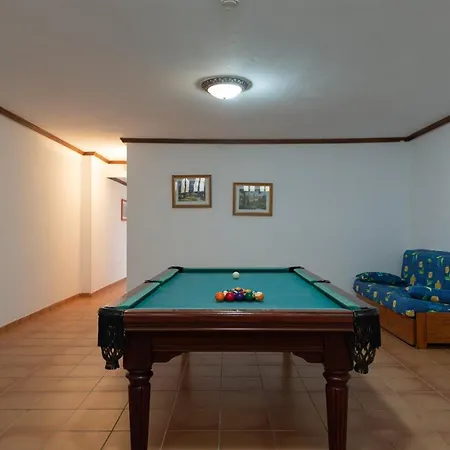 Lobos Con Piscina Vila